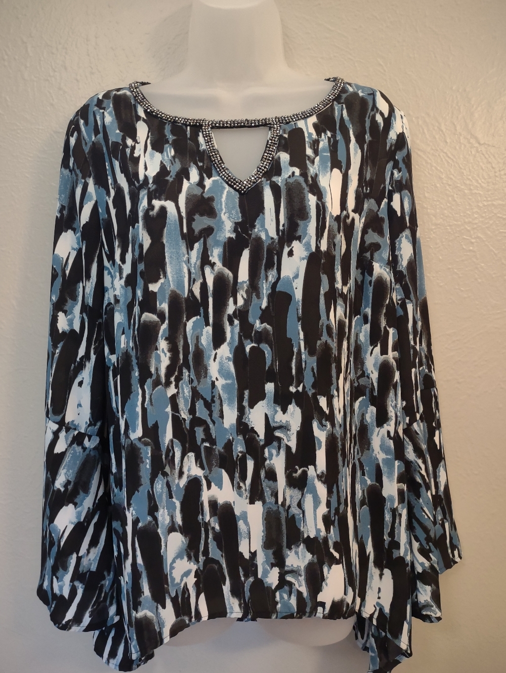 Juicy Couture Blue Abstract Print Rhinestone Keyhole Bell Sleeve Blouse Large - Picture 2 of 13